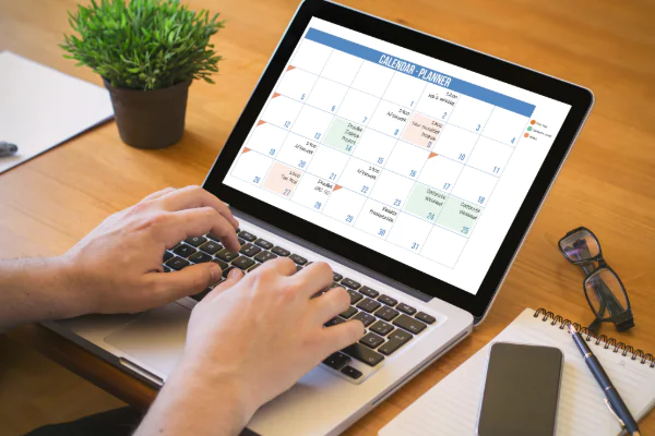 Kalender zum planen der digitalen Marketingstrategie
